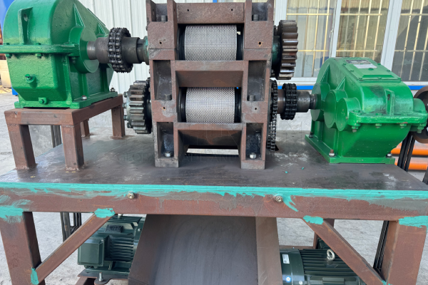 Двухслойный-валковый-гранулятор